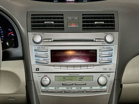 Used 2011 Toyota Camry XLE w/ XLE Extra-Value Pkg #2 FWD image 12