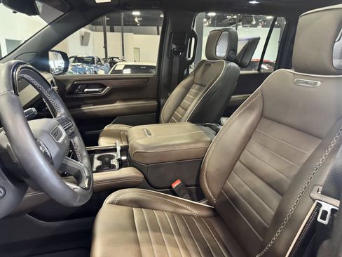 Used 2025 GMC Yukon XL Denali Ultimate image 30