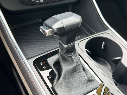 Used 2025 Kia Carnival EX image 29