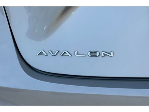 Used 2014 Toyota Avalon Limited image 17