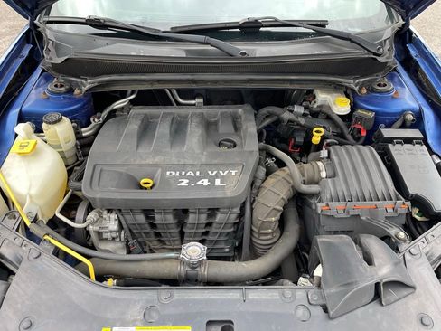 Used 2013 Dodge Avenger SE image 15