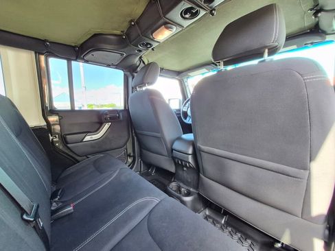 Used 2016 Jeep Wrangler Unlimited Sahara w/ Connectivity Group image 17