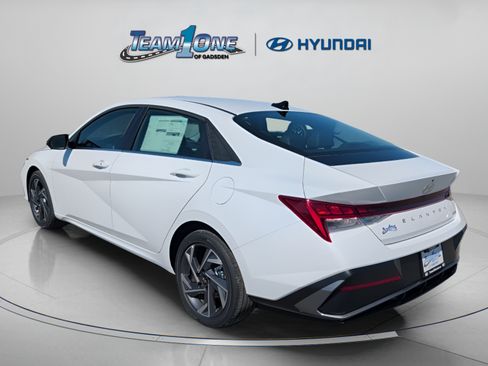 Used 2026 Hyundai Elantra Limited FWD image 6