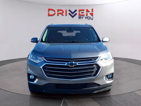 Used 2021 Chevrolet Traverse LT image 8