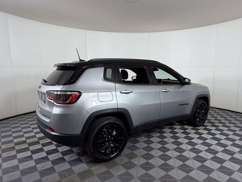 Used 2024 Jeep Compass Latitude w/ Altitude Special Edition AWD/4WD image 4