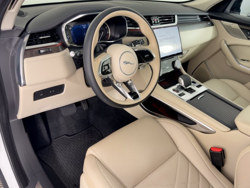 Used 2023 Jaguar F-PACE S AWD/4WD image 4