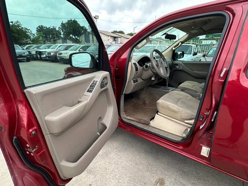 Used 2014 Nissan Frontier SV RWD image 5