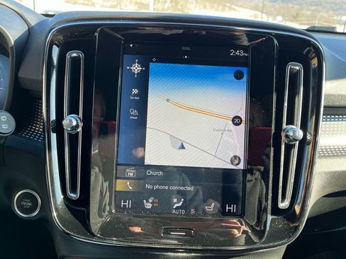 Used 2019 Volvo XC40 T5 R-Design image 17