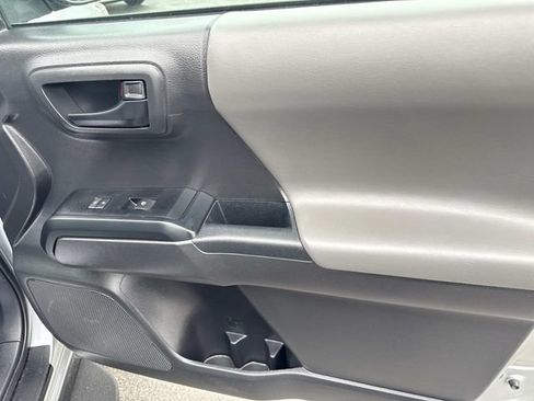 Used 2022 Toyota Tacoma SR AWD/4WD image 34