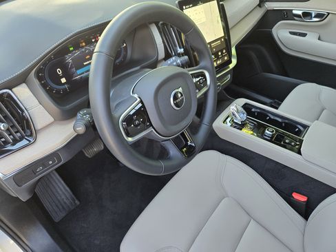 Certified 2025 Volvo XC90 T8 Plus w/ Protection Package Premier image 19