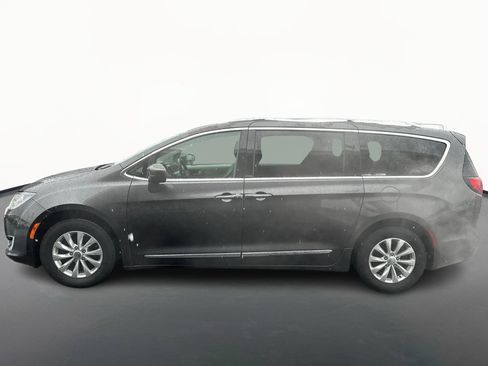 Used 2018 Chrysler Pacifica Touring-L image 6