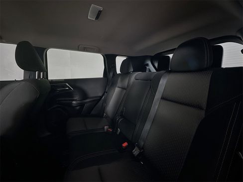 Used 2024 Mitsubishi Outlander ES image 4