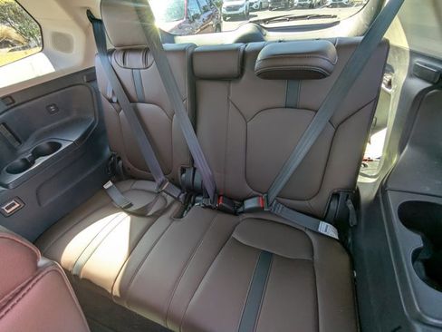 Used 2025 Honda Pilot Elite image 12