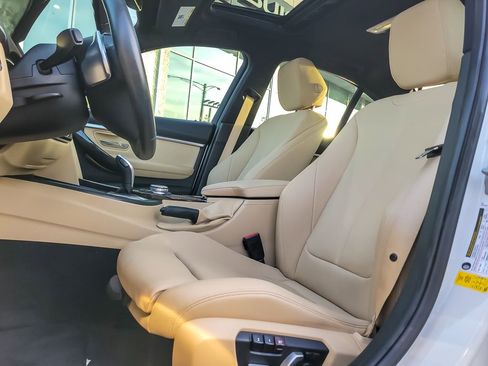 Used 2017 BMW 330i Sedan RWD image 7