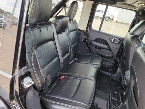 Used 2019 Jeep Wrangler Unlimited Sahara AWD/4WD image 17