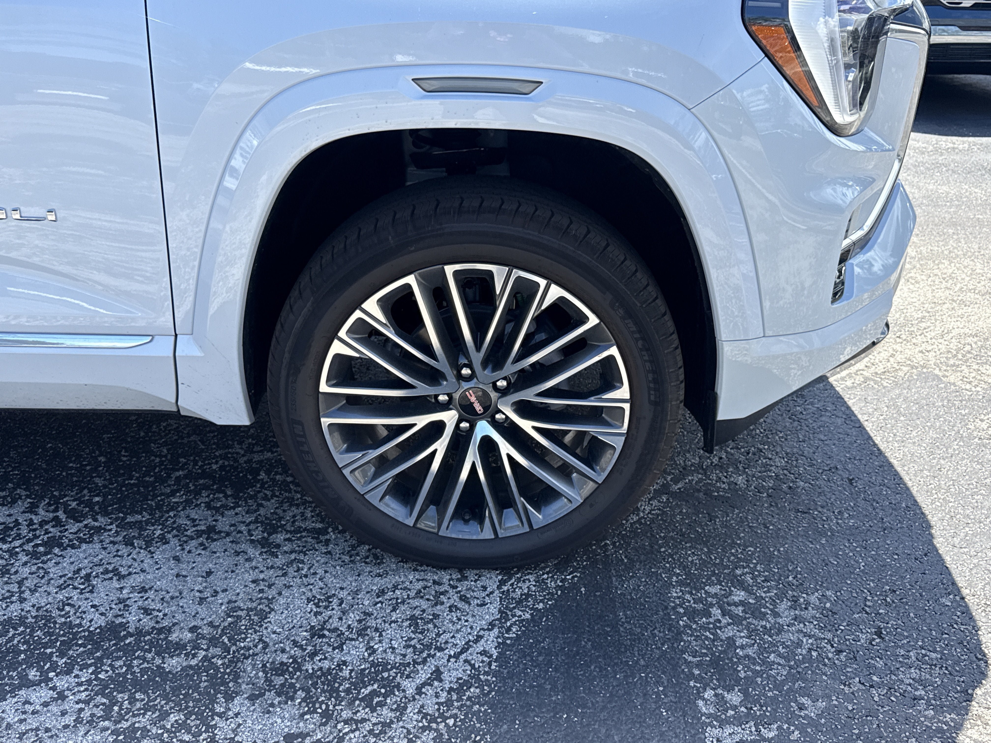New 2027 GMC Terrain Denali w/ LPO, Floor Liner Package AWD/4WD image 4
