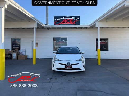 Used 2017 Toyota Prius Two image 5