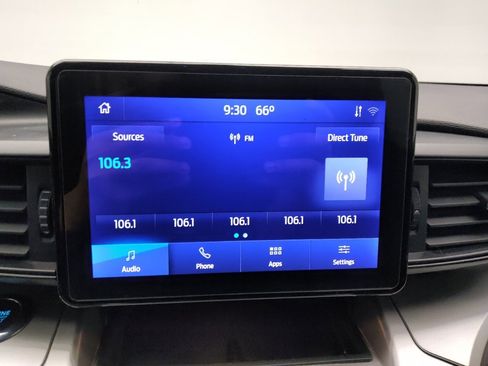 Used 2022 Ford Explorer XLT image 25