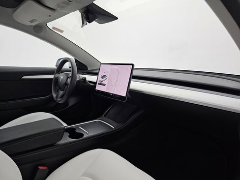 Used 2021 Tesla Model 3 Standard Range Plus image 12
