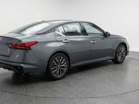 Used 2025 Nissan Altima 2.5 SV image 9