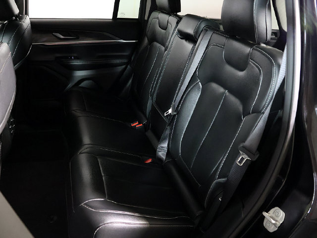 Used 2024 Jeep Grand Cherokee Limited AWD/4WD image 13