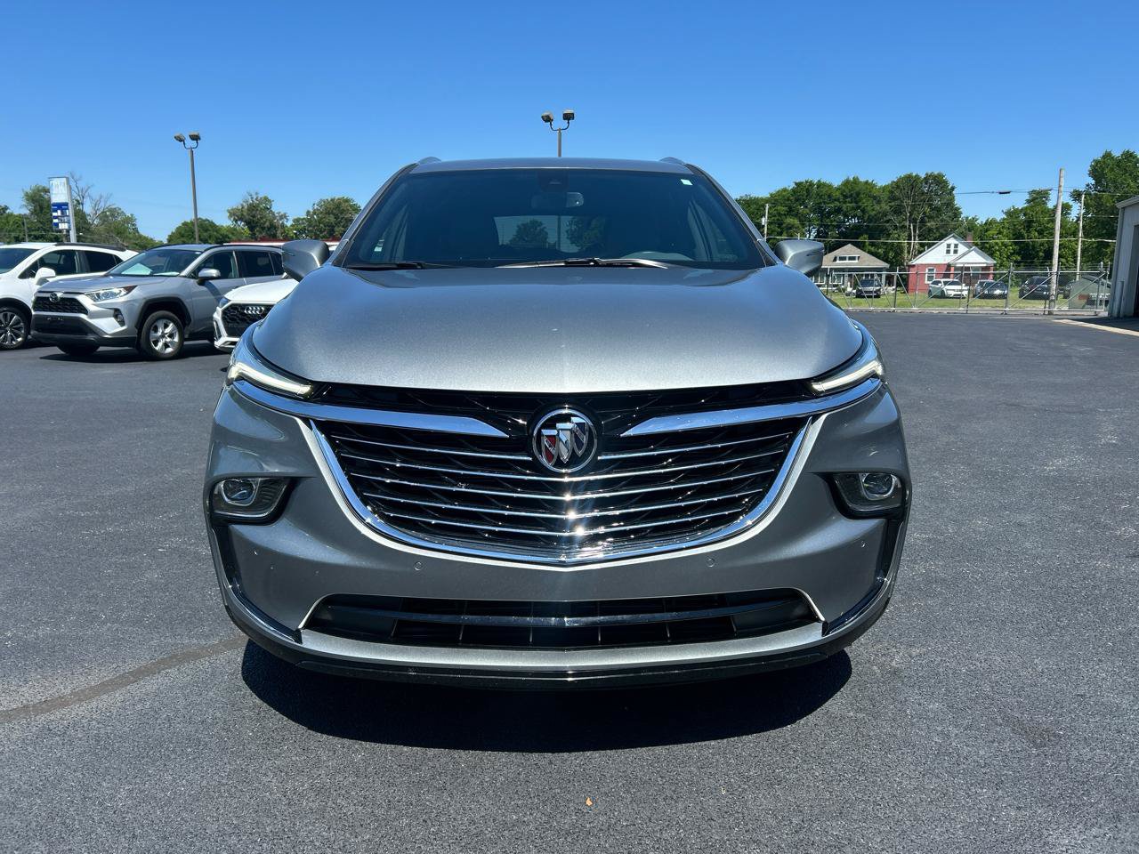 Used 2024 Buick Enclave Essence FWD image 2