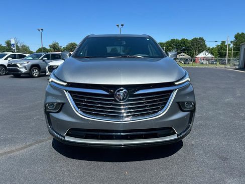 Used 2024 Buick Enclave Essence FWD image 2