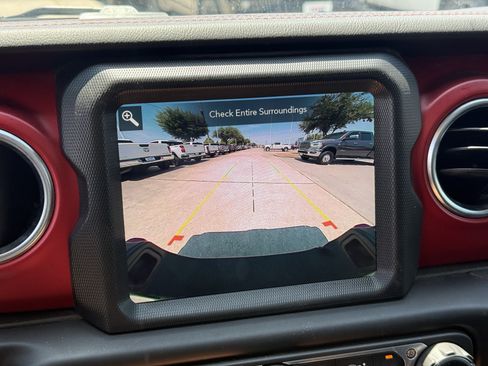 Used 2023 Jeep Gladiator Rubicon w/ LED Lighting Group AWD/4WD image 22