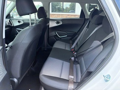 Used 2025 Kia Soul LX w/ LX Technology Package FWD image 5