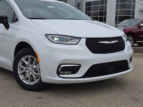 New 2026 Chrysler Pacifica Select image 2