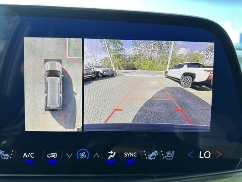 Certified 2025 Chevrolet Suburban Premier image 25