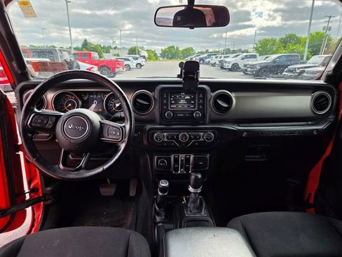 Used 2018 Jeep Wrangler Unlimited Sport S AWD/4WD image 3