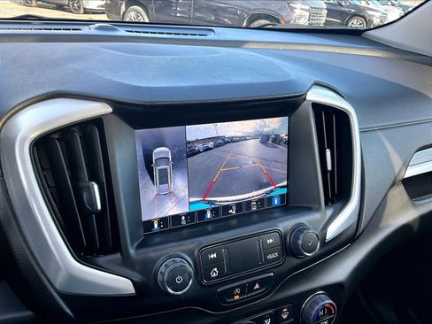 Used 2023 GMC Terrain SLT w/ Tech Package image 18