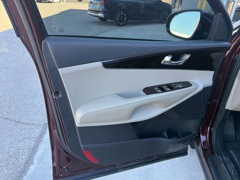 Used 2020 Kia Sorento EX image 16