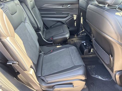 New 2025 Jeep Grand Cherokee L Altitude image 14