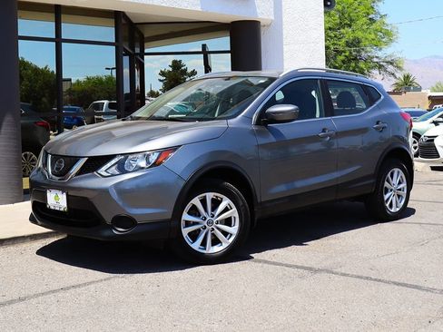 Used 2019 Nissan Rogue Sport SV FWD image 2