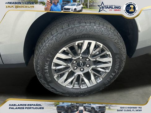 Used 2025 Chevrolet Suburban Z71 image 11