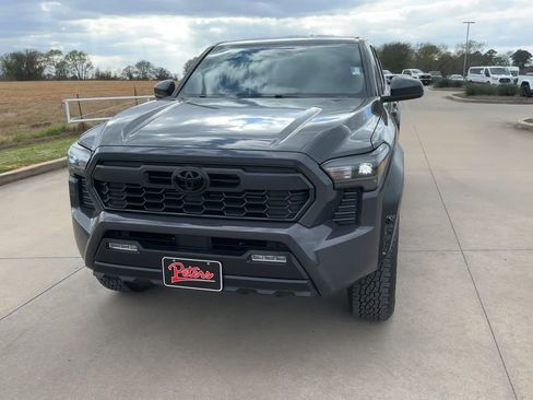 Used 2024 Toyota Tacoma TRD Off-Road AWD/4WD image 4