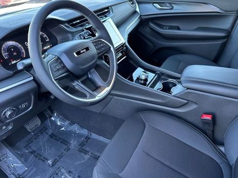 New 2025 Jeep Grand Cherokee Laredo X image 2