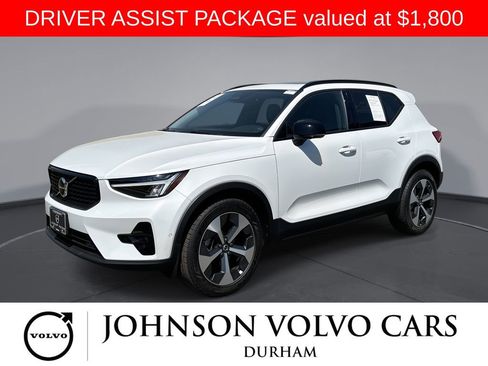 Used 2023 Volvo XC40 B5 Plus w/ Driver Assist Package AWD/4WD image 1
