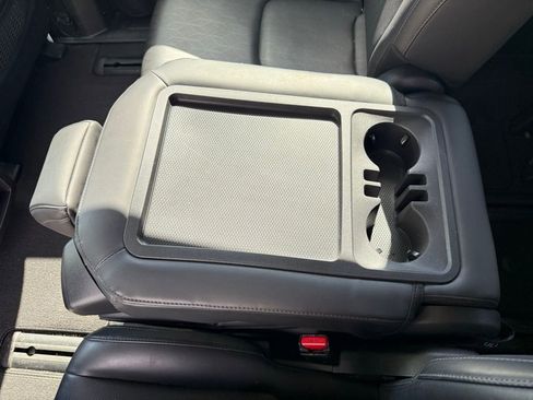 Used 2024 Kia Carnival LX image 26