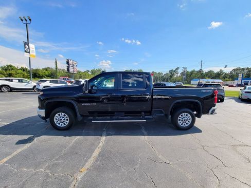 Used 2025 Chevrolet Silverado 2500 LT w/ Convenience Package AWD/4WD image 2
