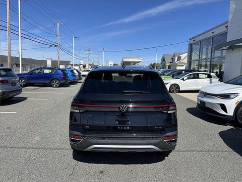 Used 2025 Volkswagen Taos SE FWD image 5