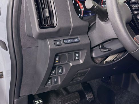 Used 2025 Nissan Frontier PRO-4X w/ Pro Convenience Package image 10