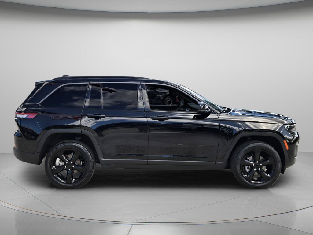 Used 2026 Jeep Grand Cherokee Limited w/ Limited Altitude Package RWD image 4