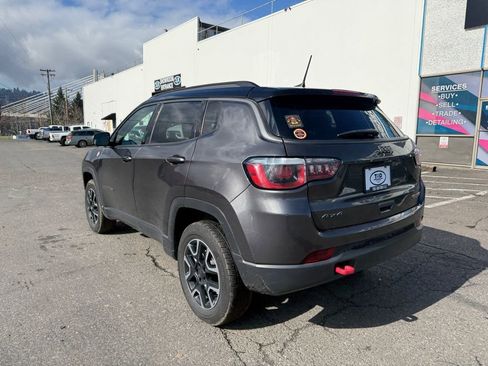 Used 2019 Jeep Compass Trailhawk image 3