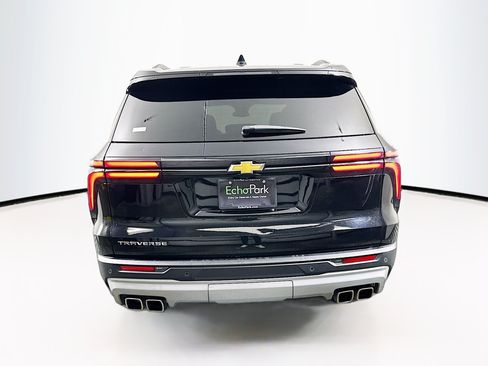 Used 2025 Chevrolet Traverse LT FWD image 7