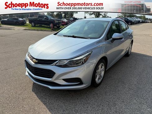 Used 2018 Chevrolet Cruze LT w/ Convenience Package image 1
