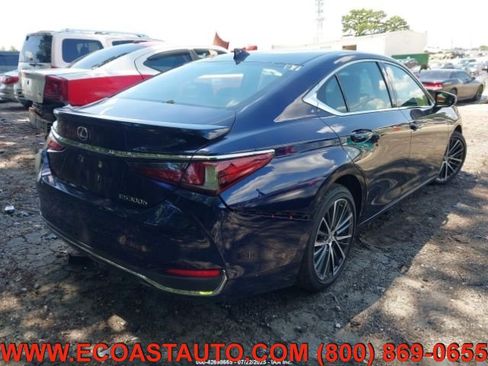 Used 2025 Lexus ES 300h w/ Premium Package image 4