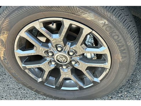 Used 2023 Toyota Tundra Platinum w/ Advanced Package AWD/4WD image 4